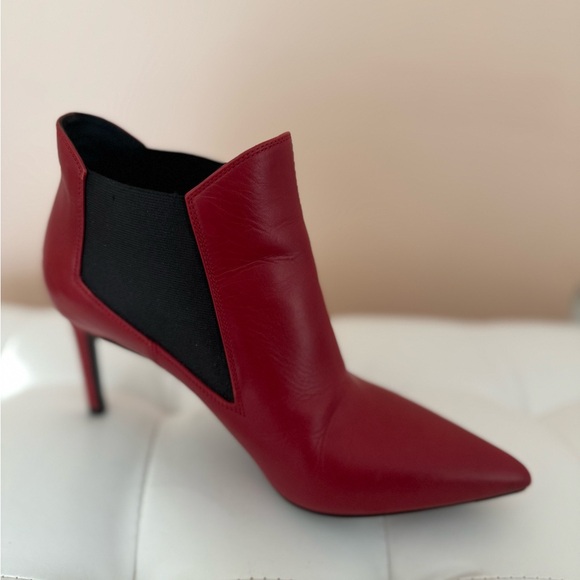 YSL Yves Saint Laurent Elegant Red Ankle Boots. Paris. Leather.
Size 6 - 6.5 - Picture 6 of 15